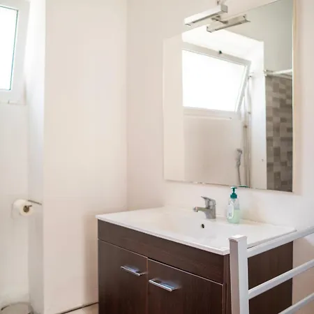 דירה Front House