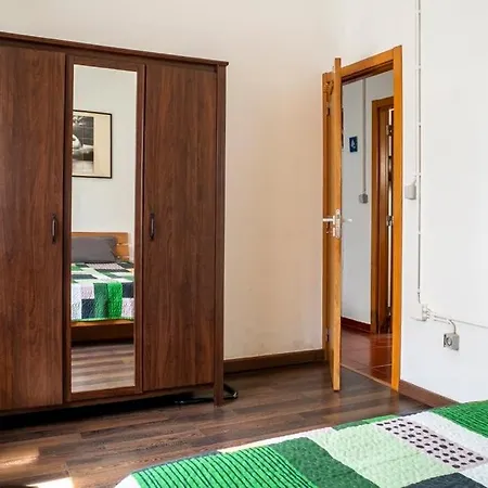 Front House דירה *