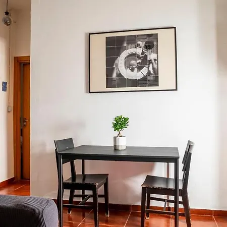 Front House شقة *