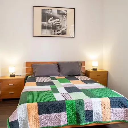 Front House شقة